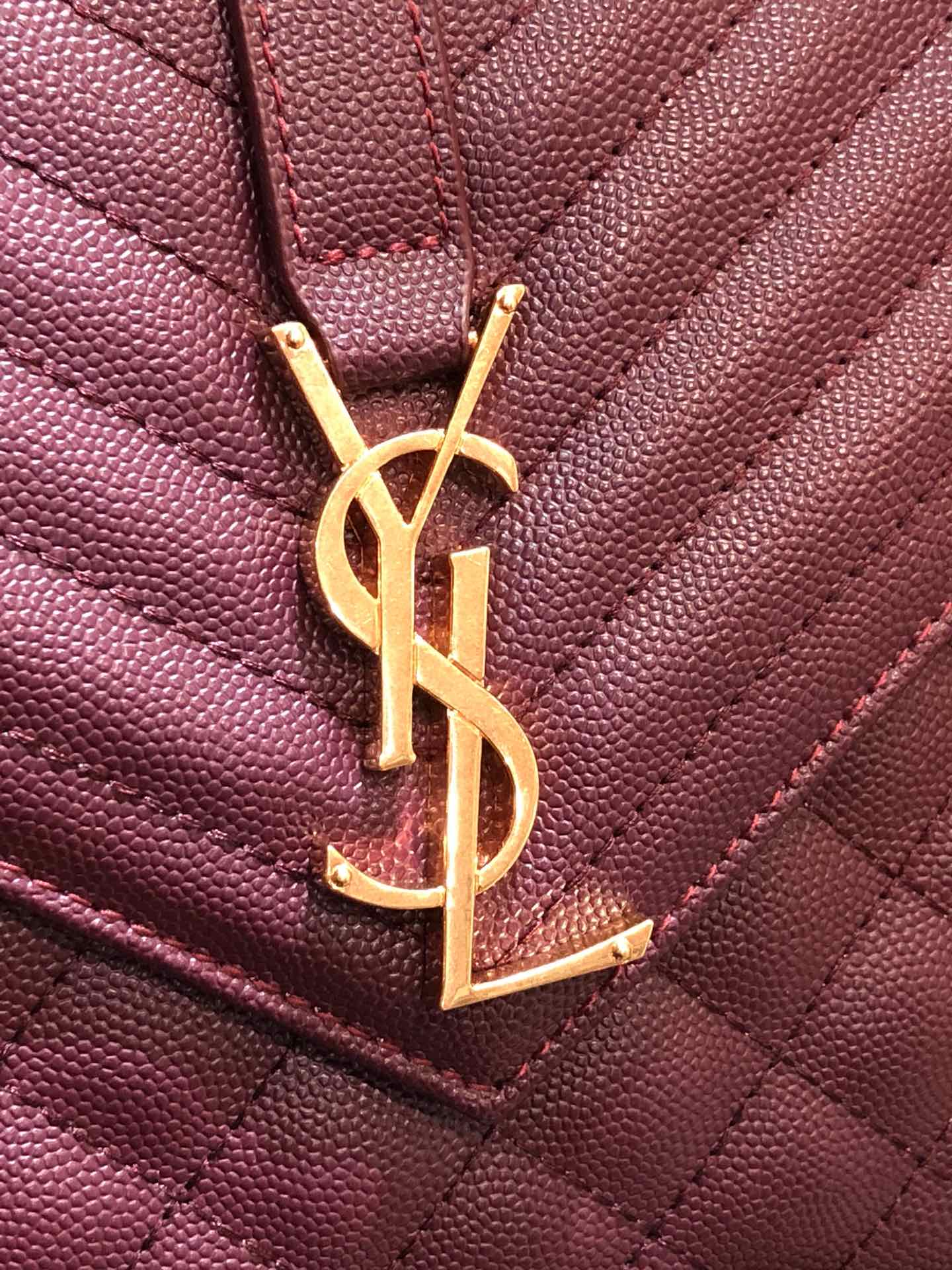Y51 envelope medium bag in grained leather burgundy 600185 24 x 7.5 x 18 cm