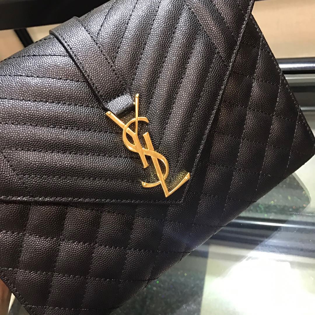 Y51 envelope medium bag in grained leather black 600185 24 x 7.5 x 18 cm