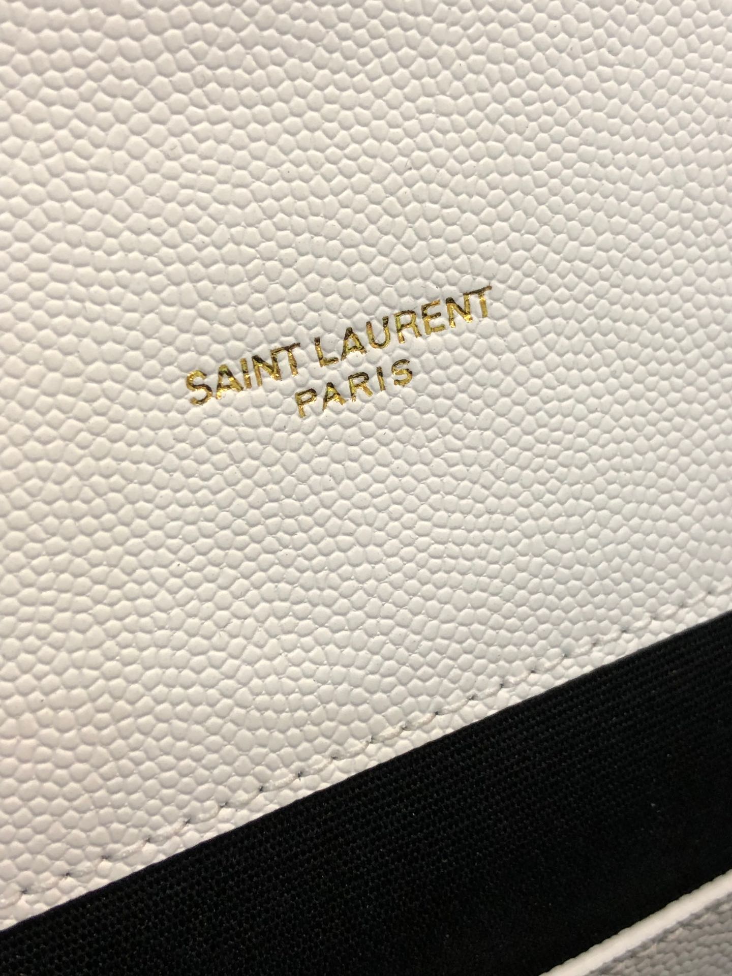 Y51 envelope medium bag in grained leather white 600185 24 x 7.5 x 18 cm