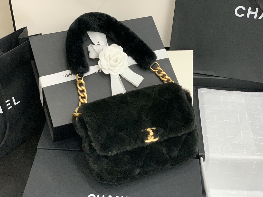 Ch**el shearling lambskin flap bag golden metal black as2240 15.5 x 21.5 x 6.5 cm