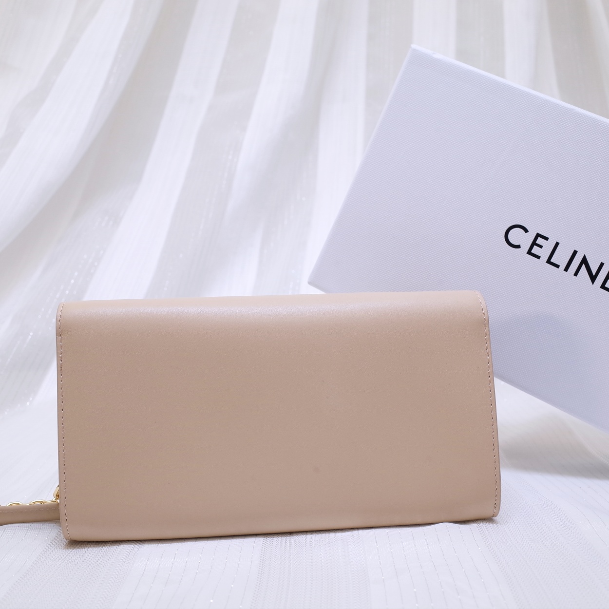 Ce1i*e c wallet on chain in leather light beige 19 x 9 cm