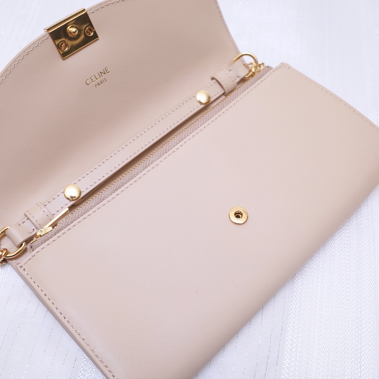 Ce1i*e c wallet on chain in leather light beige 19 x 9 cm