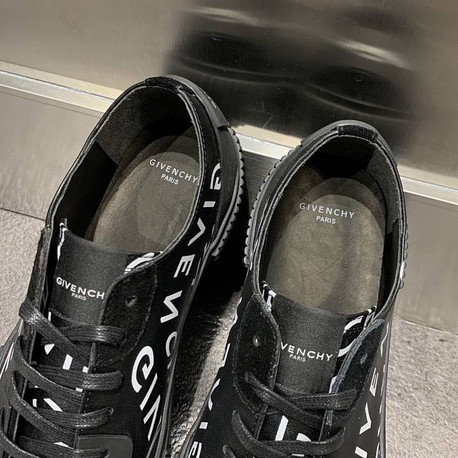 Va1e*ntin0 shoes 01