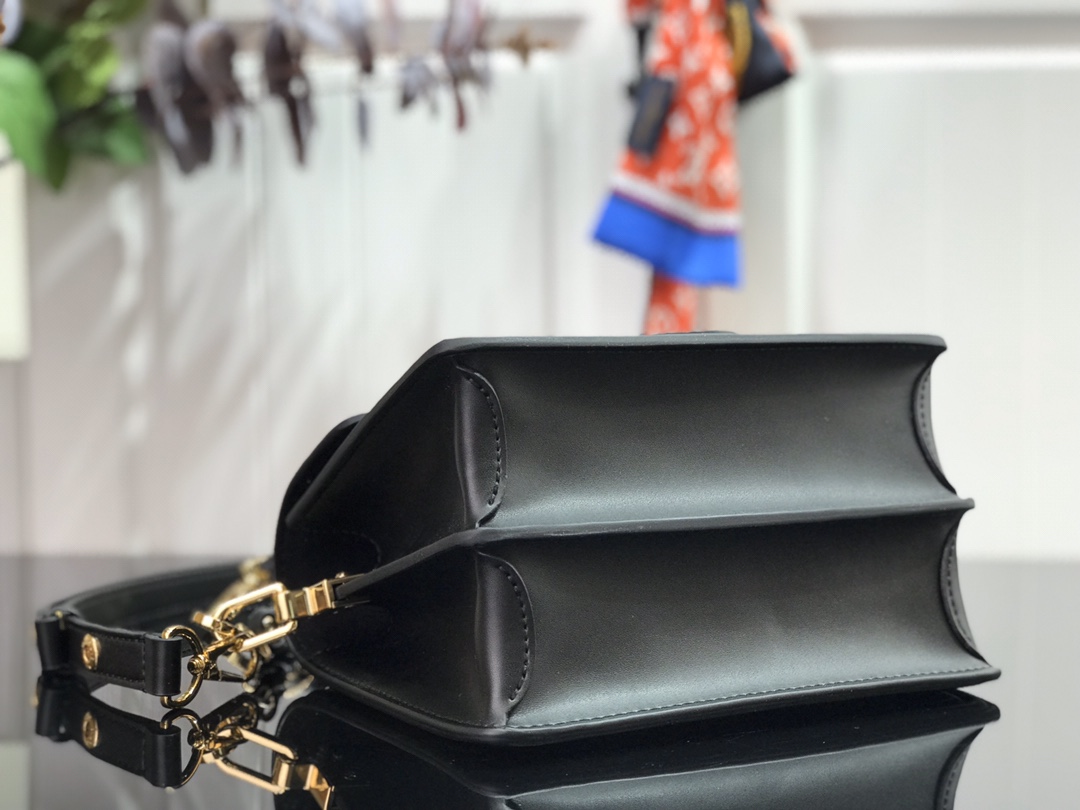 l0vis Vvtt0n mini dauphine epi leather black m55964 20 x 15 x 9 cm