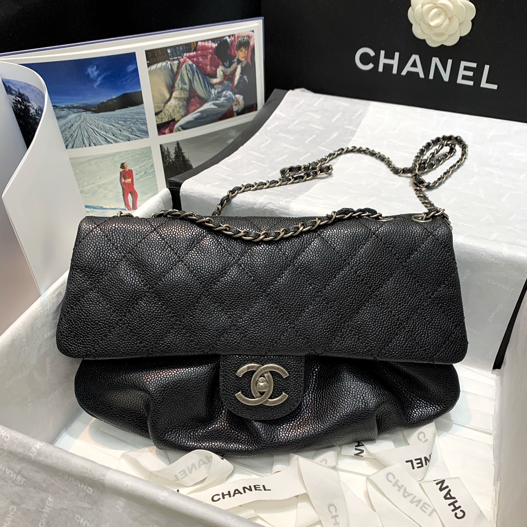 Ch**el flap shoppping bag grained leather black 30 x 18 x 4 cm