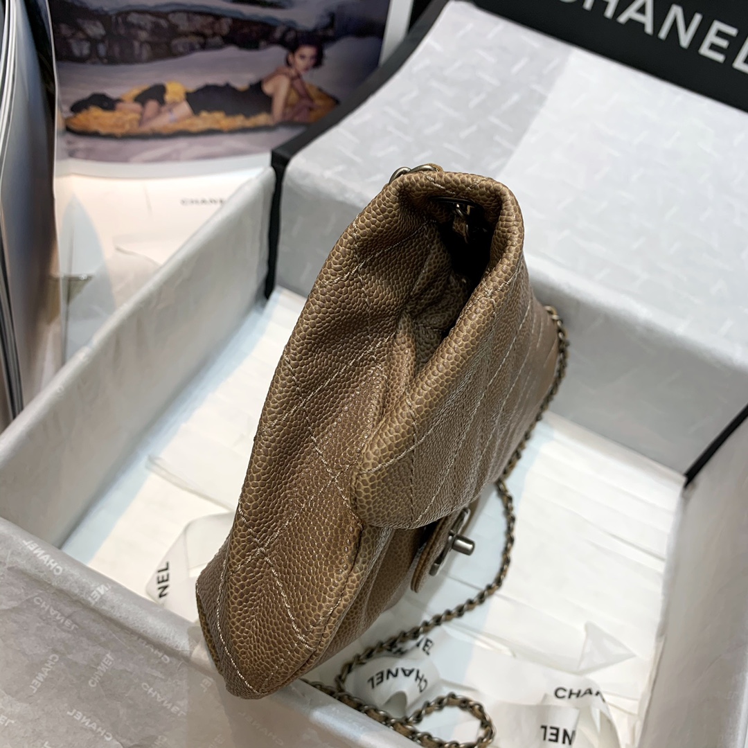 Ch**el flap shoppping bag grained leather beige 30 x 18 x 4 cm