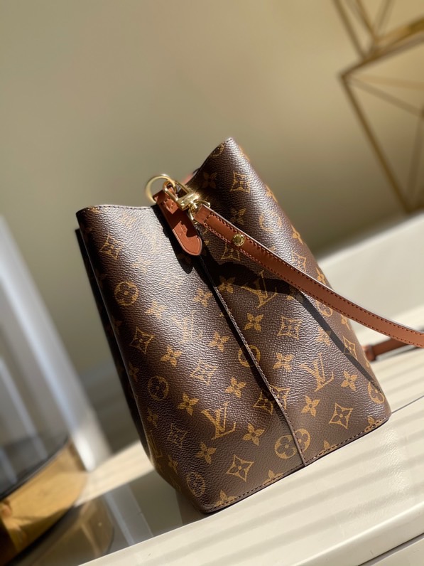 l0vis Vvtt0n néonoé mm monogram canvas caramel m44887 26 cm