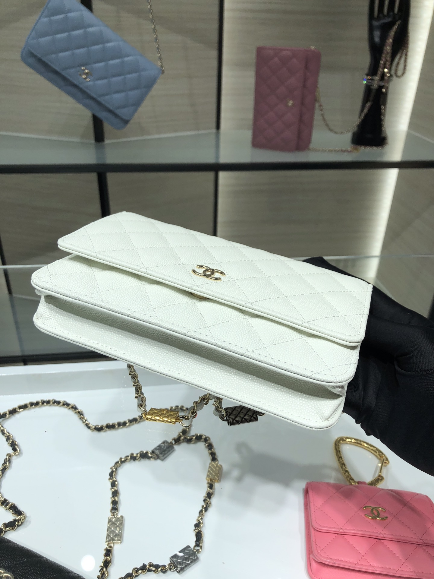 Ch**el wallet on chain white ap2400 19 cm