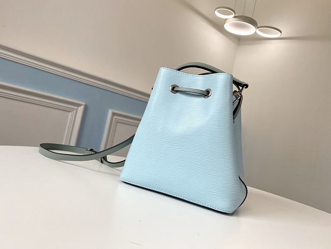 l0vis Vvtt0n neonoe bb light blue m56212 20 cm