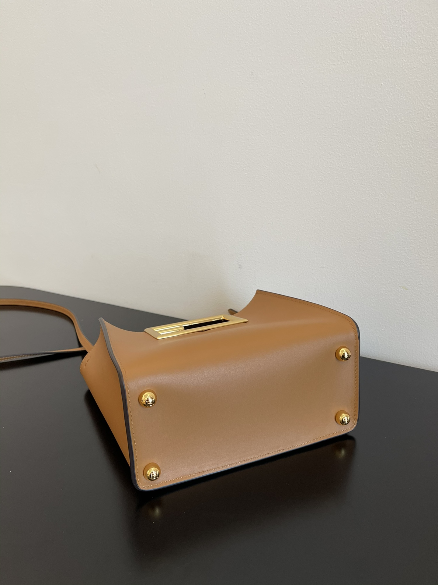 F**di small way leather shoulder bag brown 8bs054 20x9x17cm