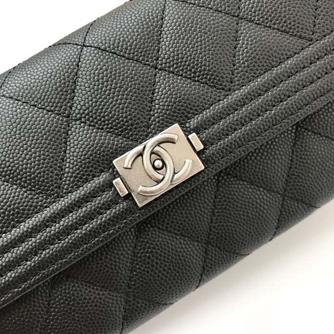 Ch**el long wallet smooth leather black & silver-tone metal a80286 19 x 10.5 x 3 cm