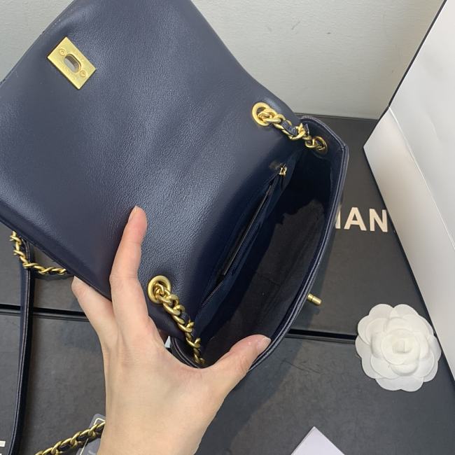 Ch**el shiny quilted lambskin flap bag blue as1895 20 x 13 x 7 cm