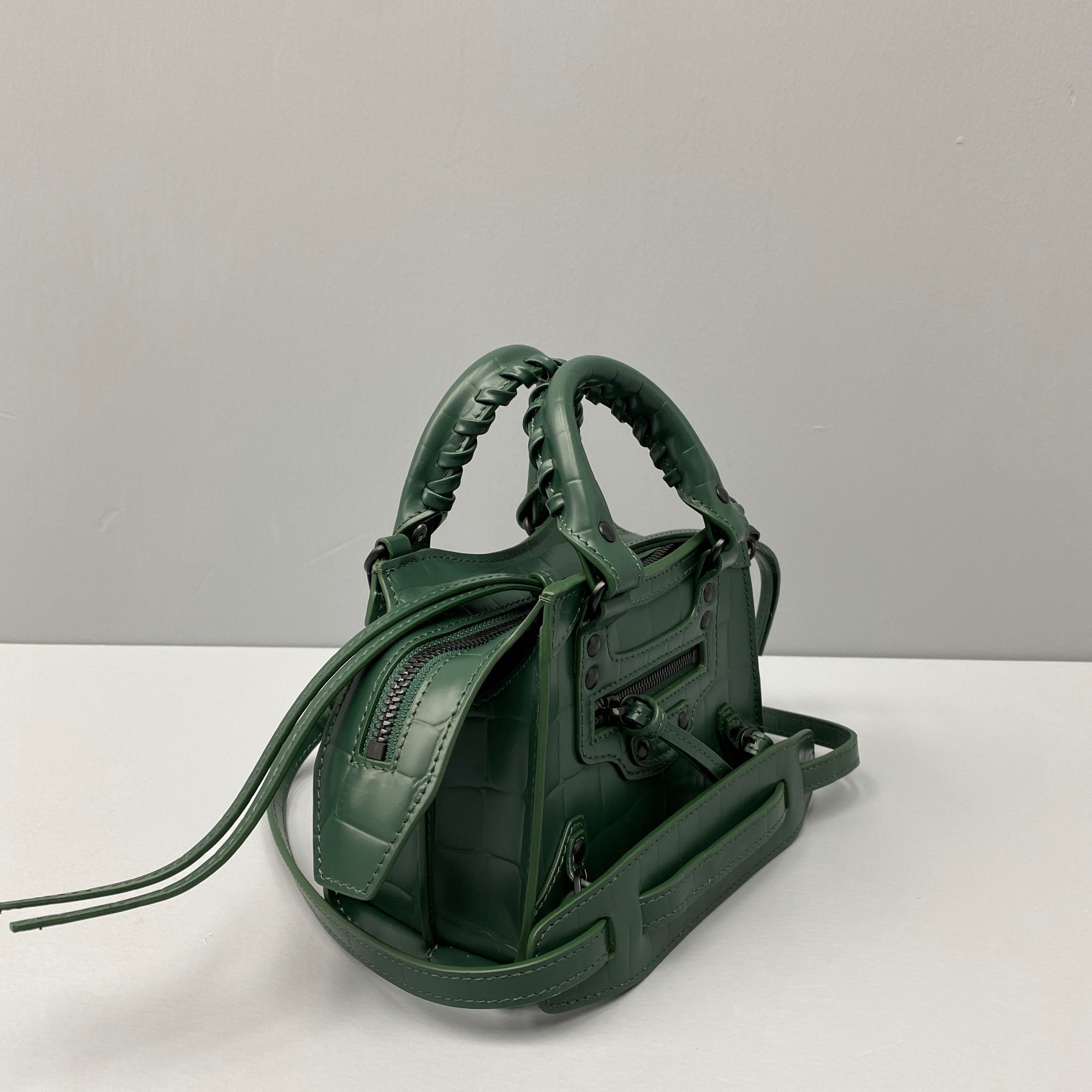 Ba1en*iaga mini neo classic top handle bag crocodile leather green 63852415v67 22 x 14 x 11 cm