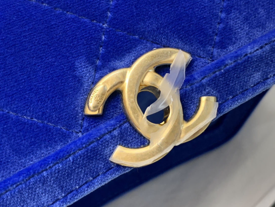 Ch**el mini flap bag velvet & gold-tone metal blue as2597 19 x 15 x 6 cm