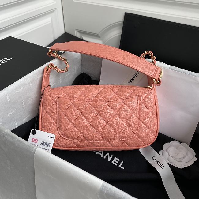 Ch**el grained leather hobo bag peach b01960 25 x 14 x 5 cm