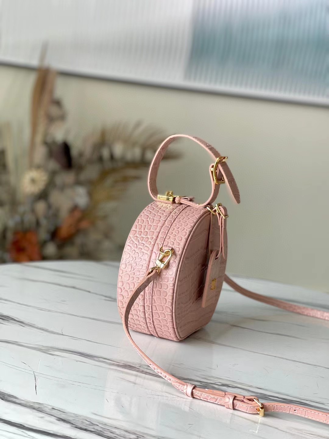 l0vis Vvtt0n petite boite chapeau crocodile leather light rose n94160 17.5 x 16.5 x 7.5 cm