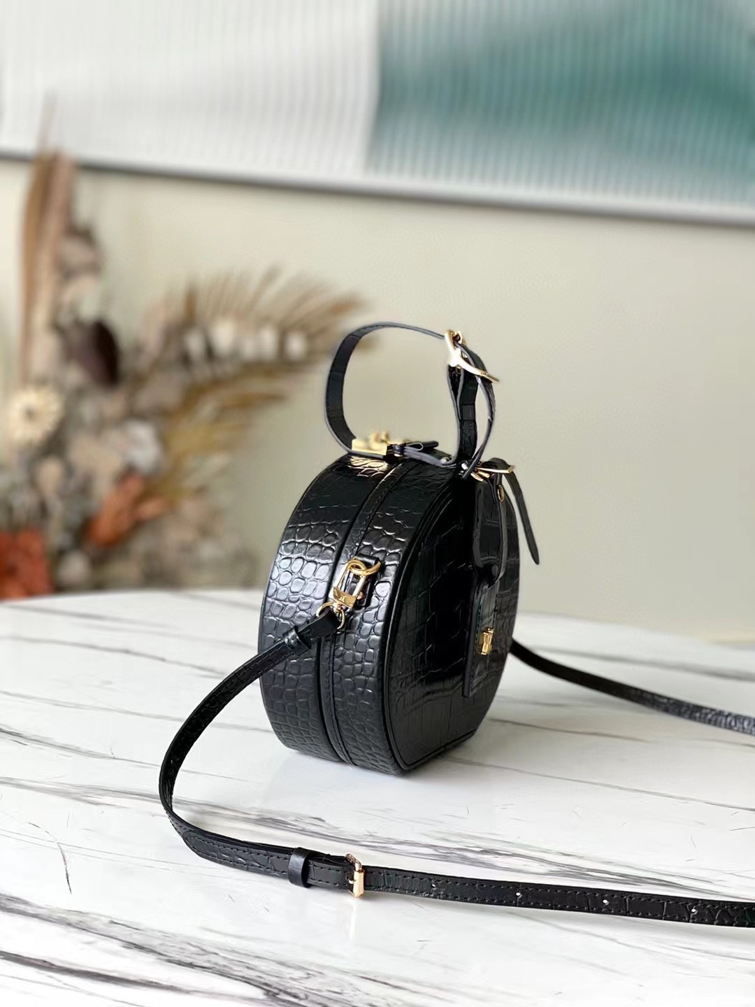l0vis Vvtt0n petite boite chapeau crocodile leather black n93597 17.5 x 16.5 x 7.5 cm
