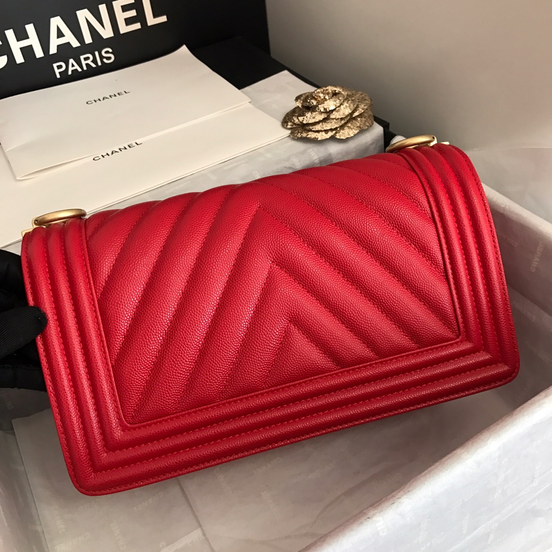 Ch**el medium boy bag chevron gold-tone metal grained leather red a67086 25cm