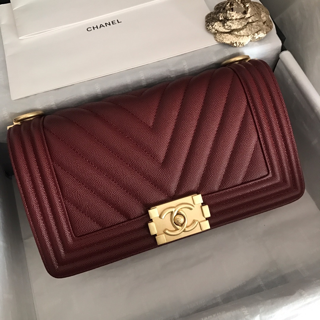Ch**el medium boy bag chevron gold-tone metal grained leather burgundy a67086 25cm