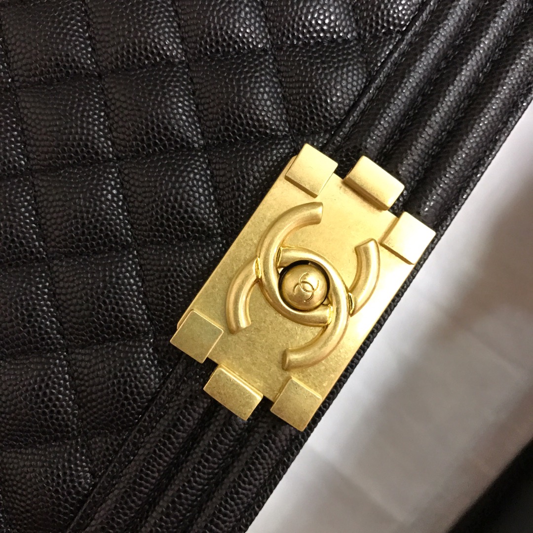 Ch**el medium boy bag classic gold-tone metal grained leather burgundy a67086 25cm