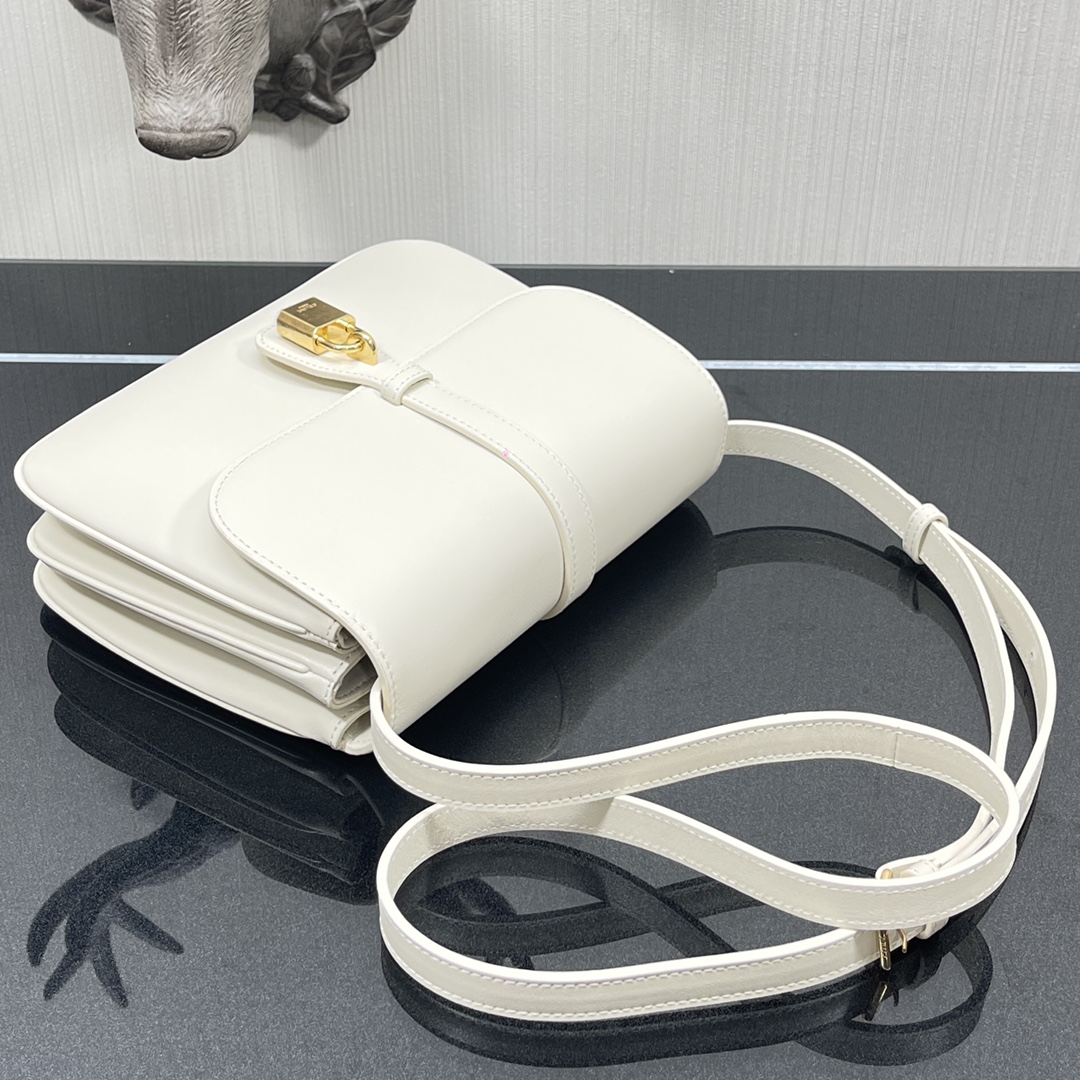 Ce1i*e medium tabou smooth leather white 196583dk1 22 x 16 x 7 cm