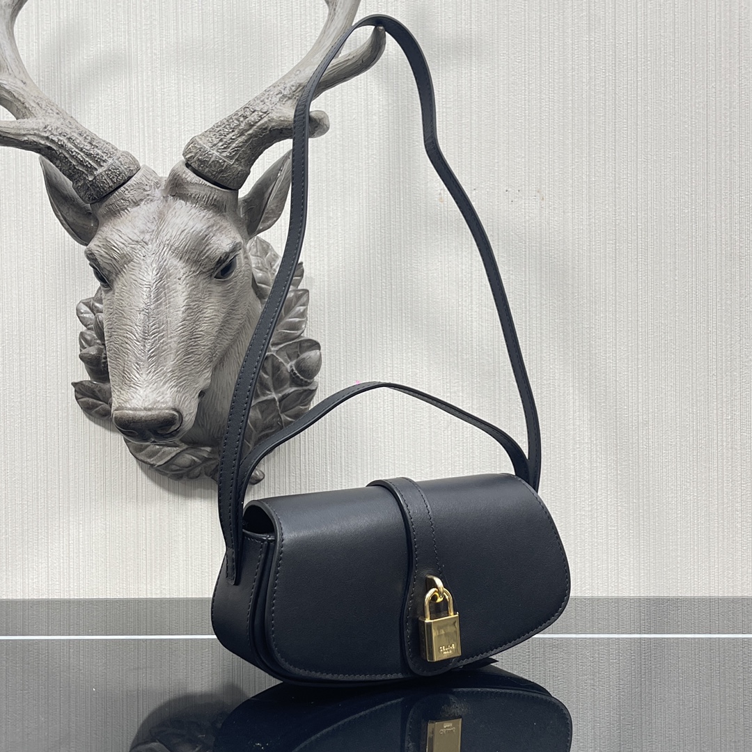 Ce1i*e clutch on strap smooth leather black 10i593dq1 18 × 8 × 5 cm