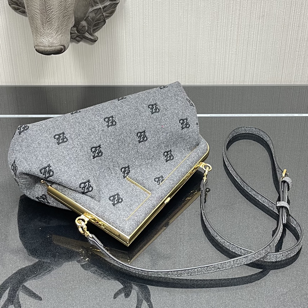 F**di small first flannel gray 8bp129abve 26 x 9.5 x 18 cm