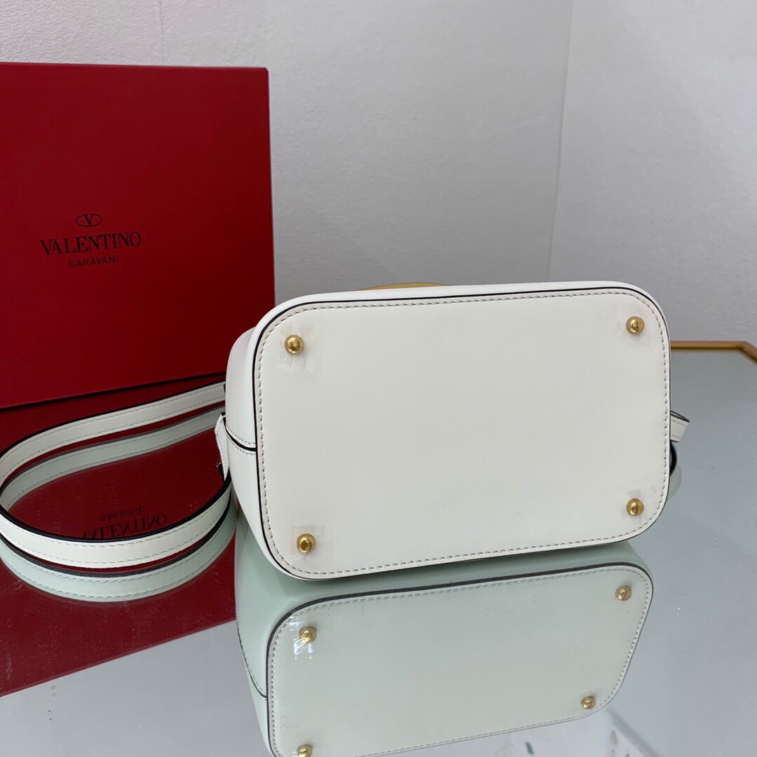 Va1e*ntin0 s*pervee leather handbag white ww2b0j74zxl 20 x 19 x 12 cm