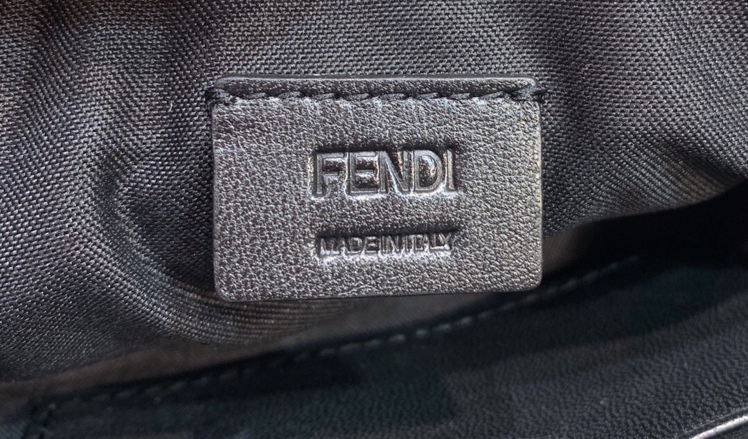 F**di small nappla leather black 8bs017 18 x 4 x 11 cm