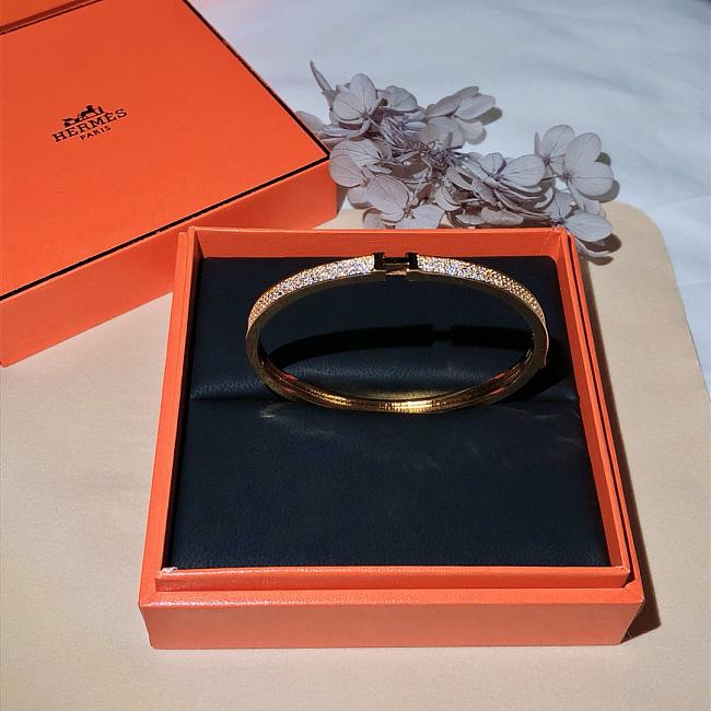 H**me5 bracelet 02