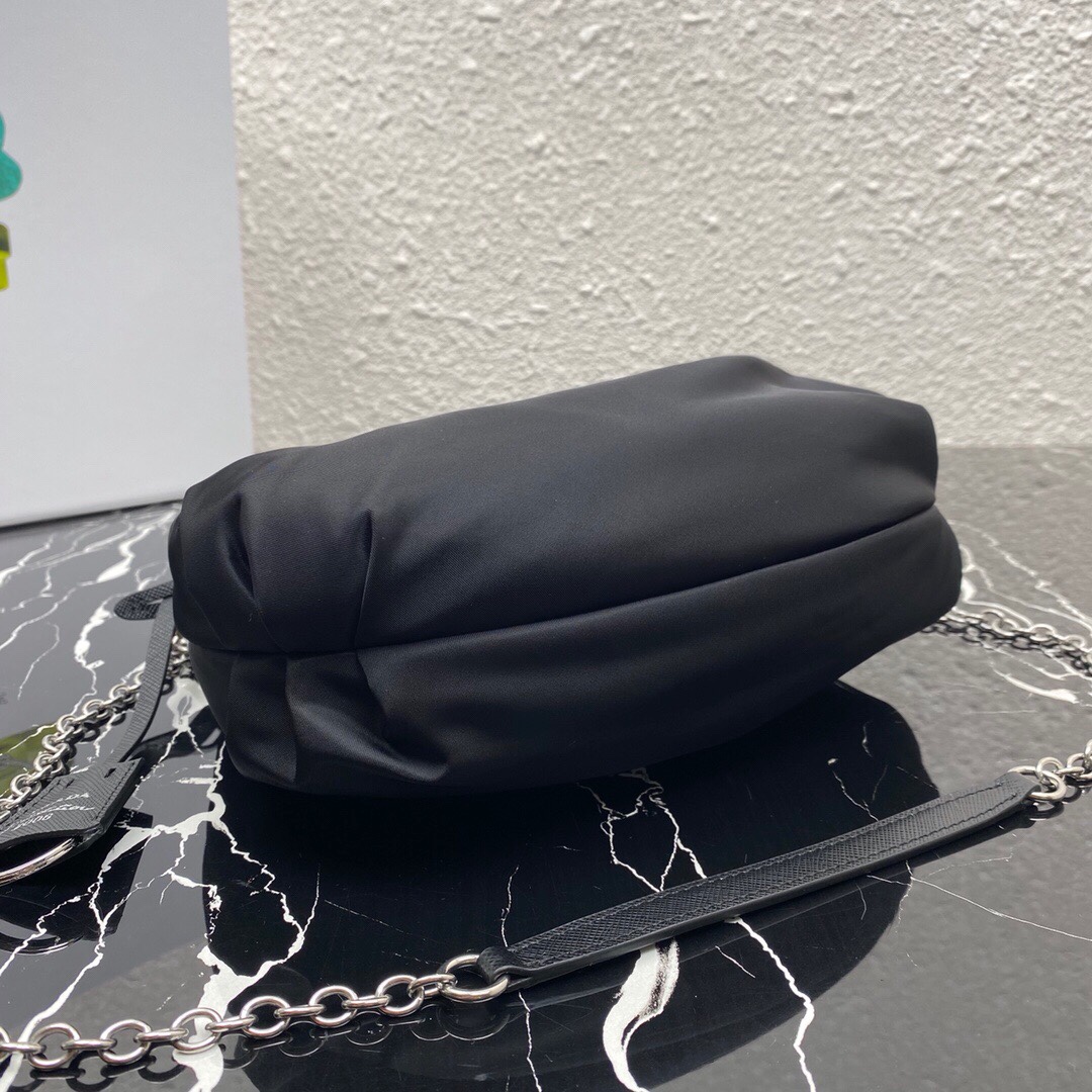 Pra*a re-edition 2006 nylon hobo bag black 1bh172 24 x 16 x 7 cm