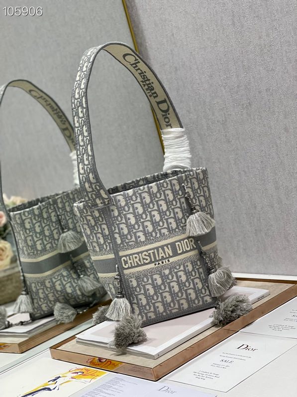 D10r d-bubble embroidered bucket bag 16cm 01