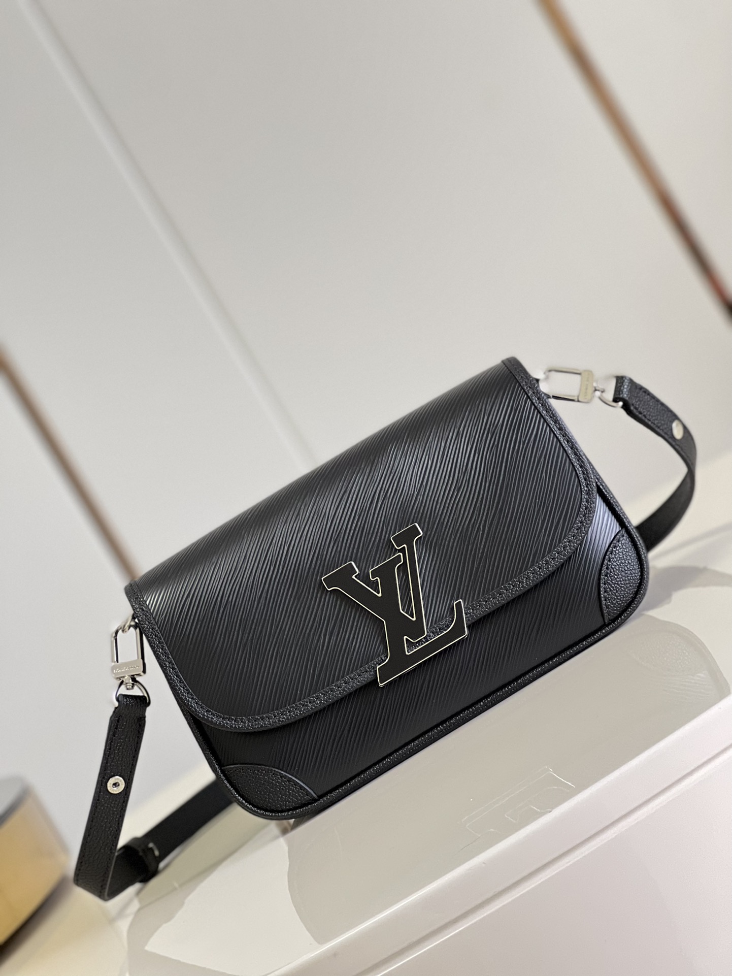 l0vis Vvtt0n buci handbag m59386 24.5cm 04