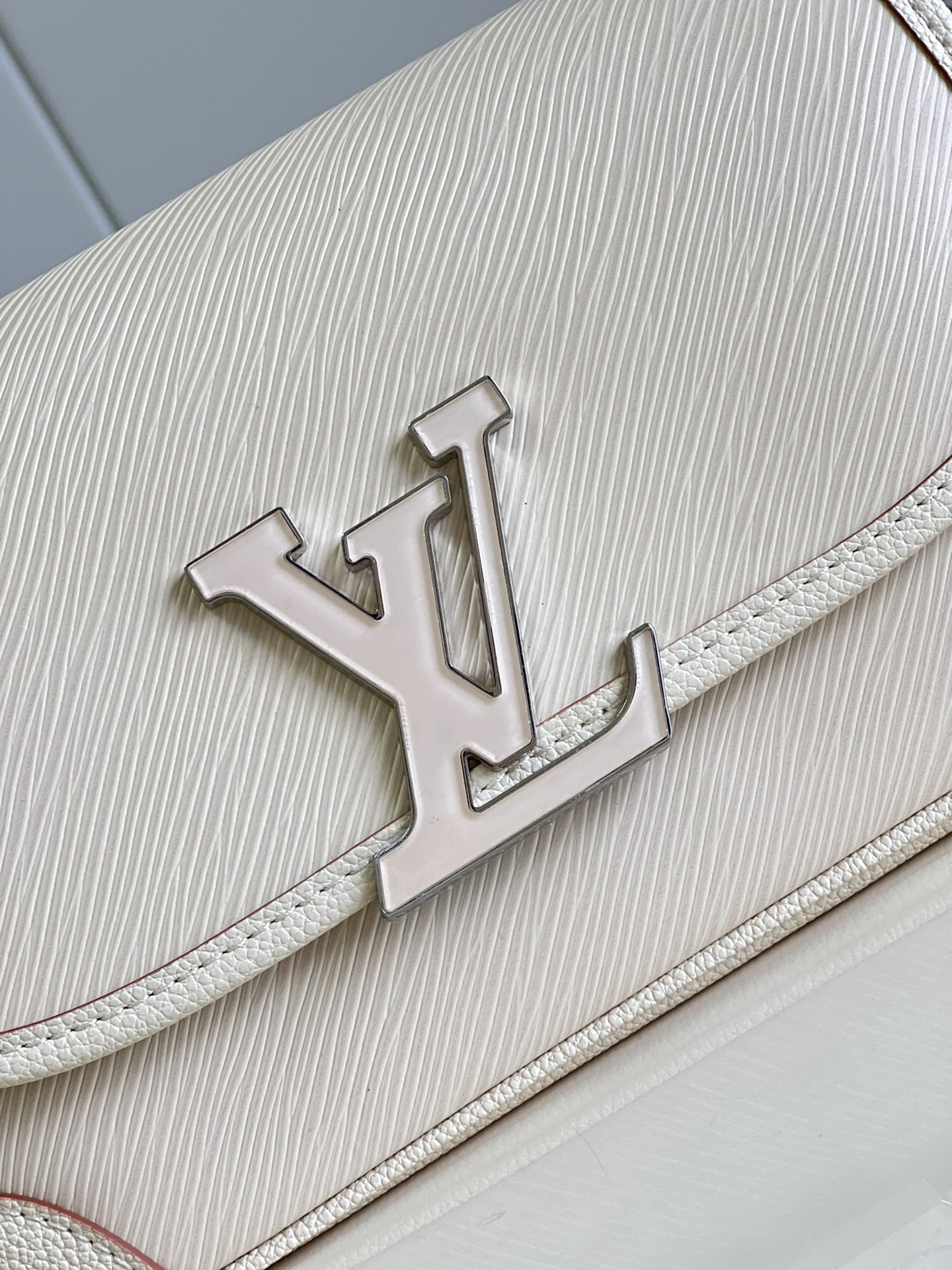 l0vis Vvtt0n papillon bb monogram empreinte leather m458820 20cm