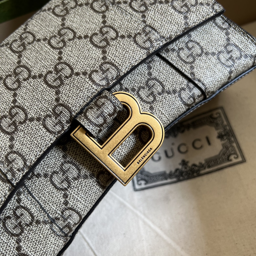 Gvc*1 x ba1en*iaga hourglass bag 681695 19cm
