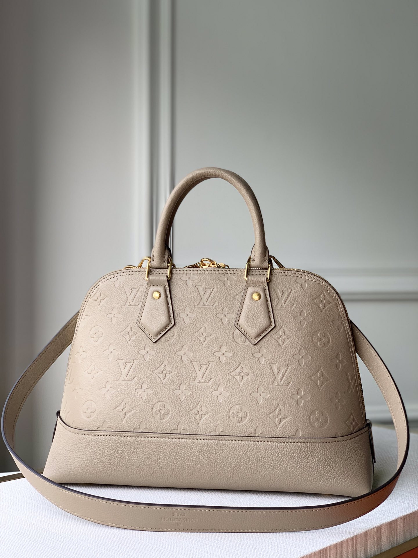 LV Alma PM relief full leather embossed M44832 Large Light coffe - 32×24×15cm