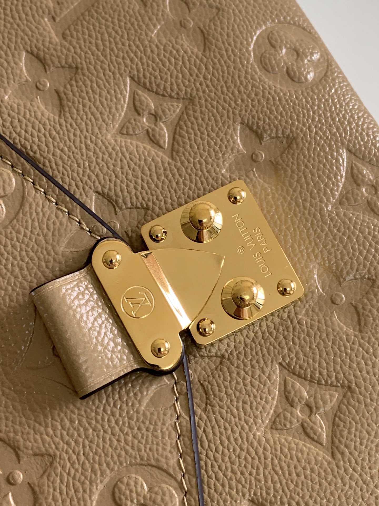 lV Pochette Métis Monogram Empreinte Leather Grey M41487 - 25x19x7cm