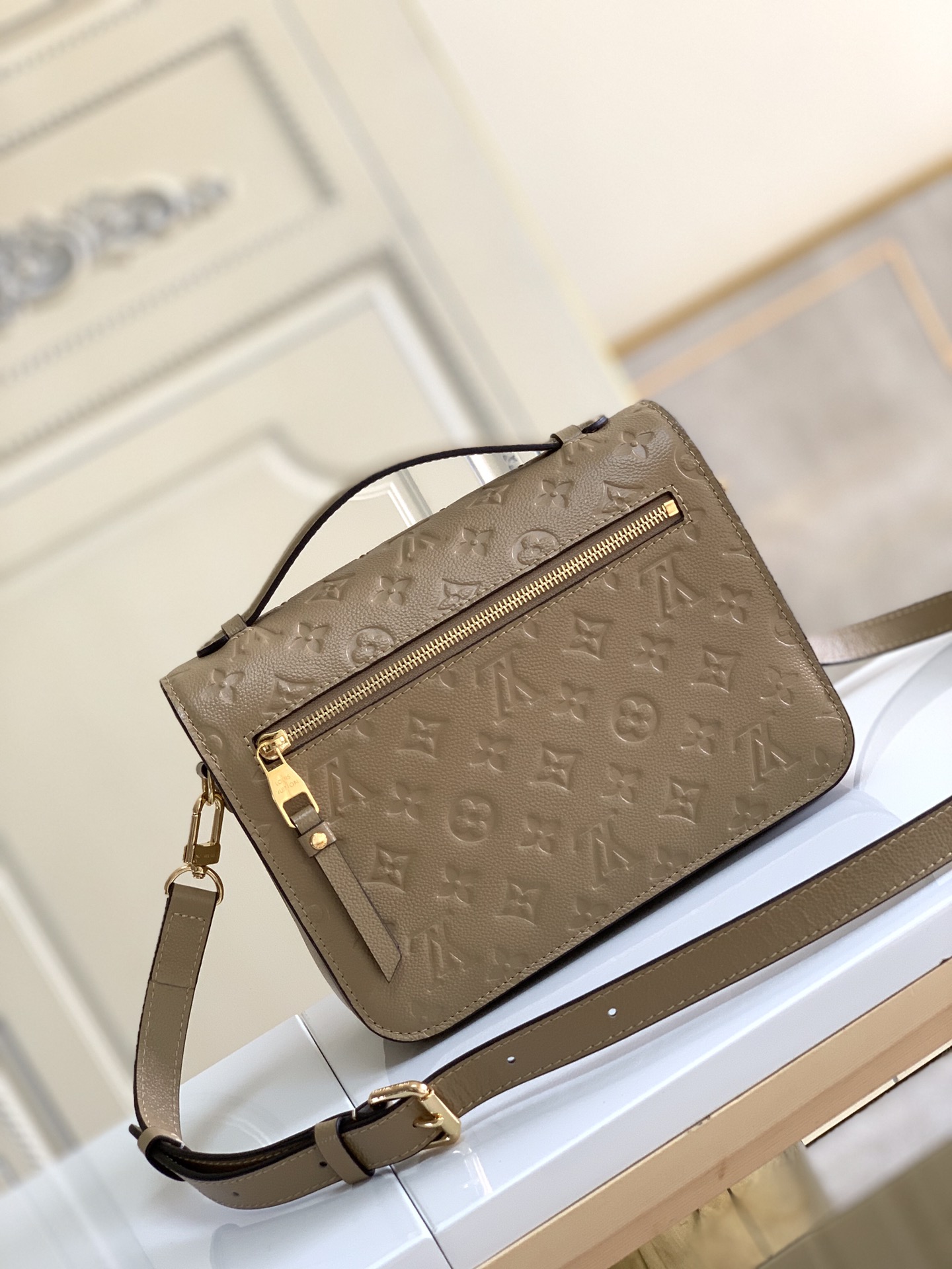 lV Pochette Métis Monogram Empreinte Leather Grey M41487 - 25x19x7cm