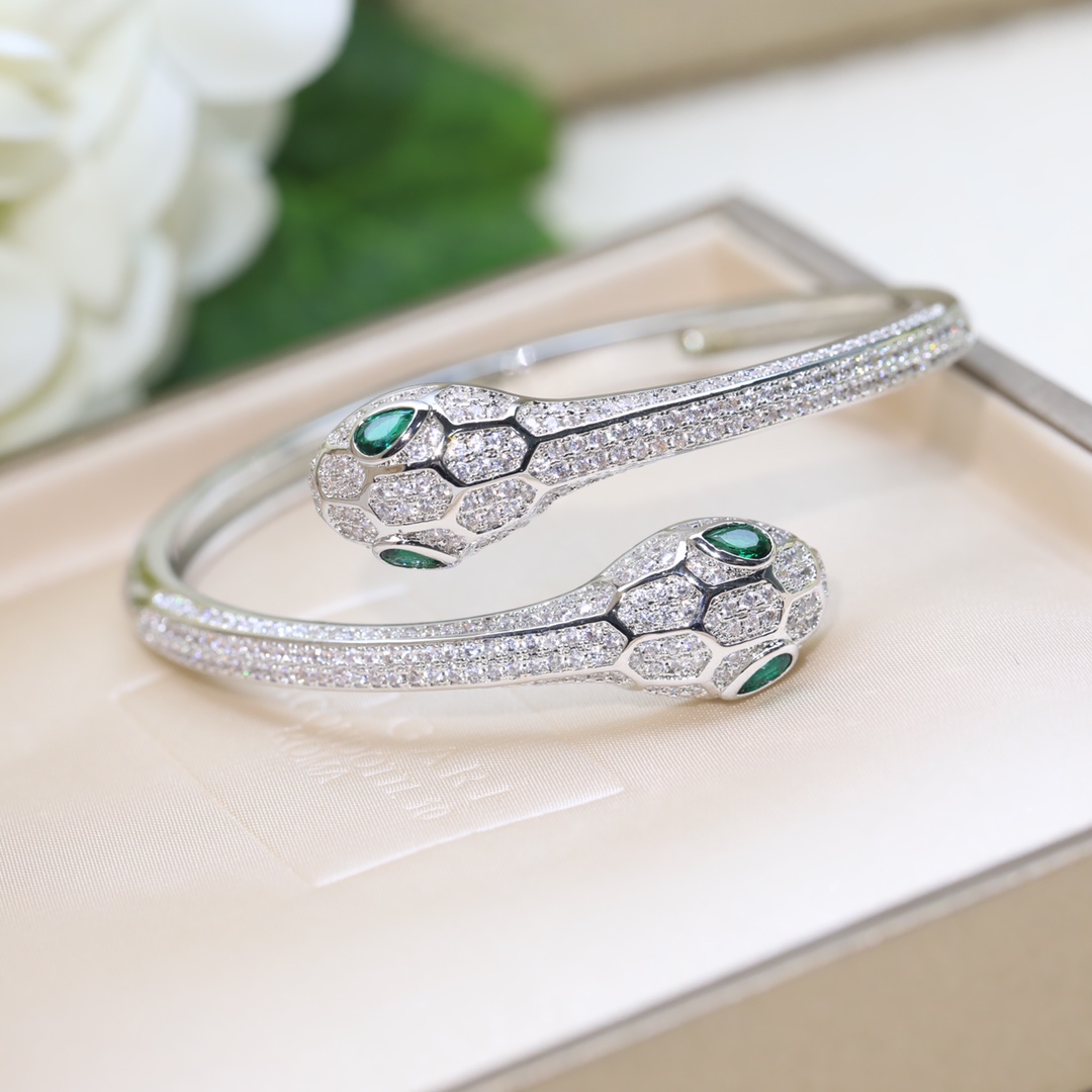 Bv1g*ai serpenti white gold 18k