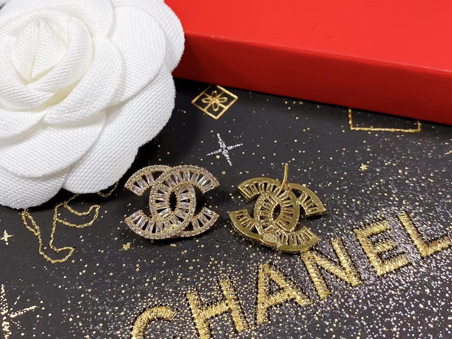ch**el square D1am0nd earring 01