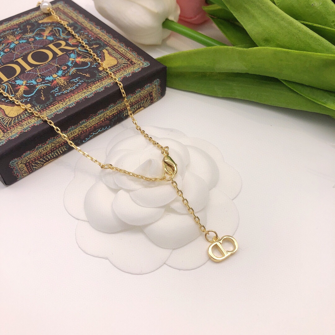 d10r cd D1am0nd necklace 01