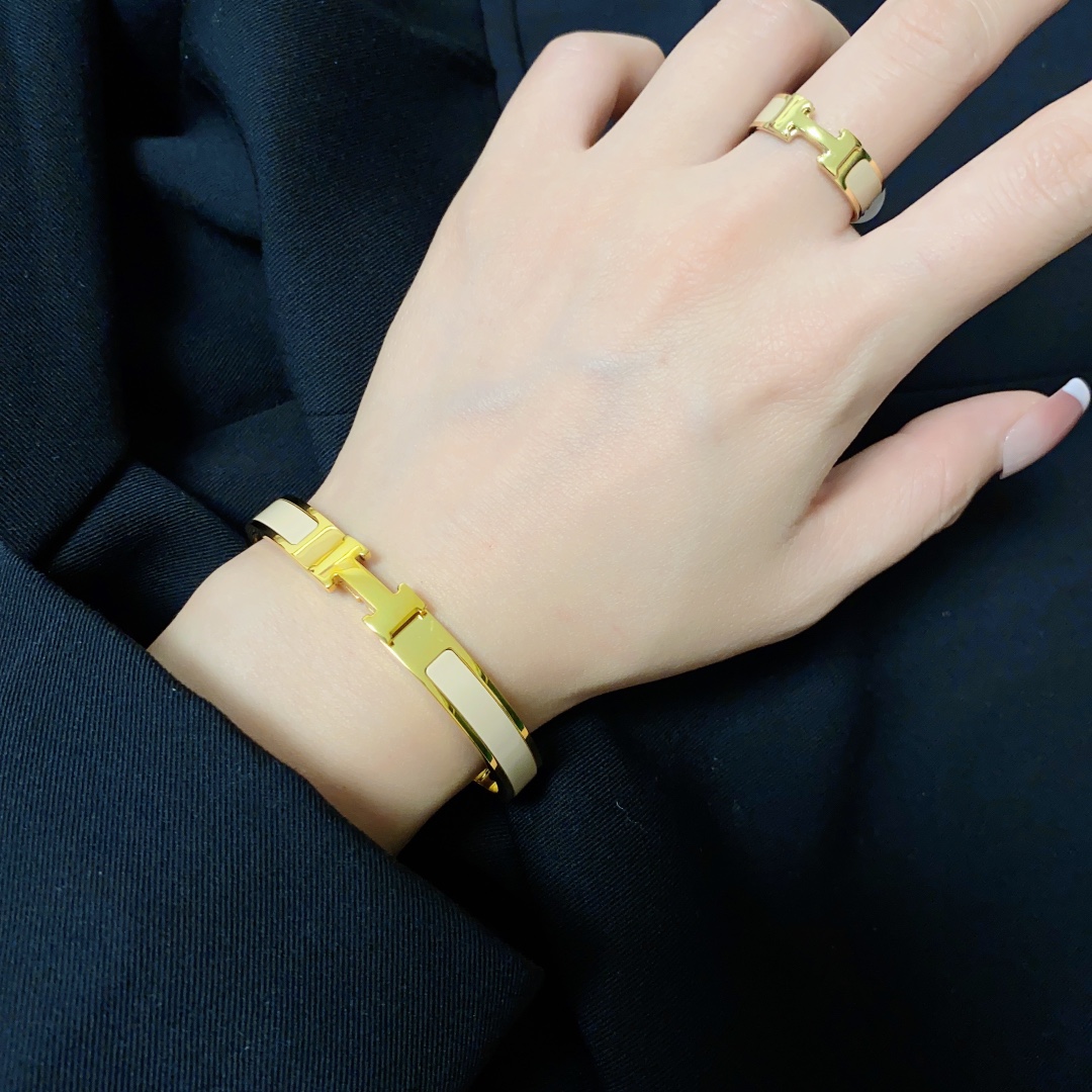 H**me5 ring white 01