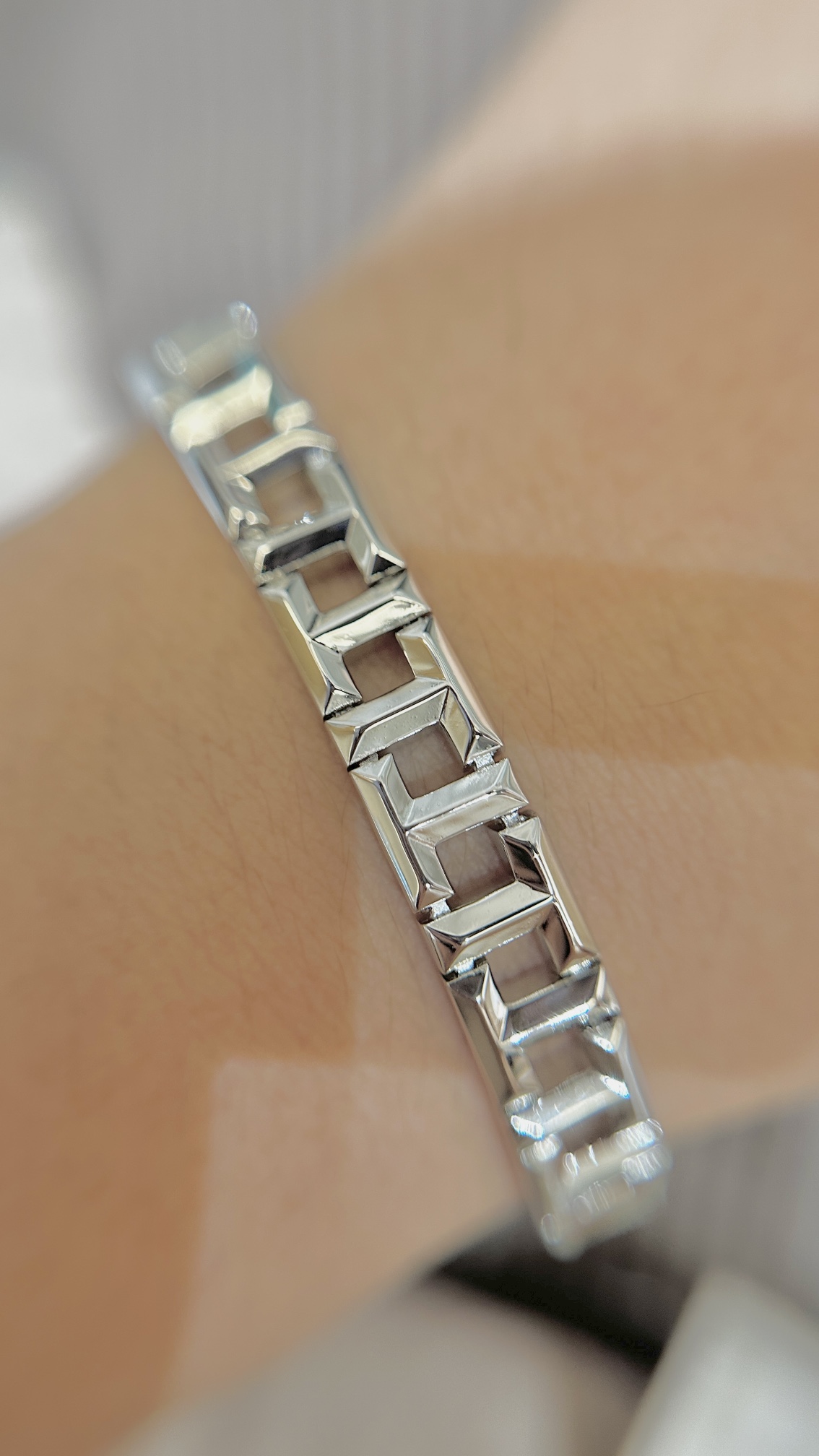 T*f*ny t logo bracelet 001