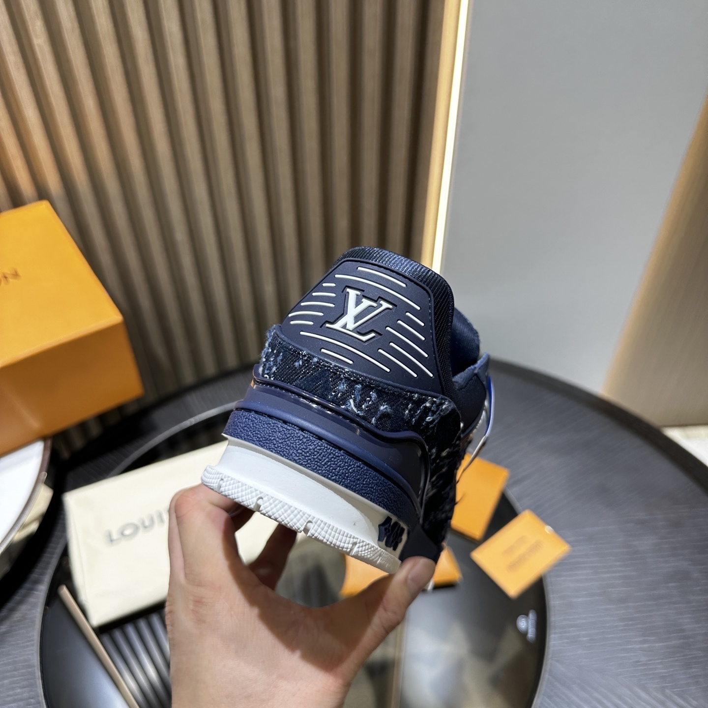 LV Sneaker 09