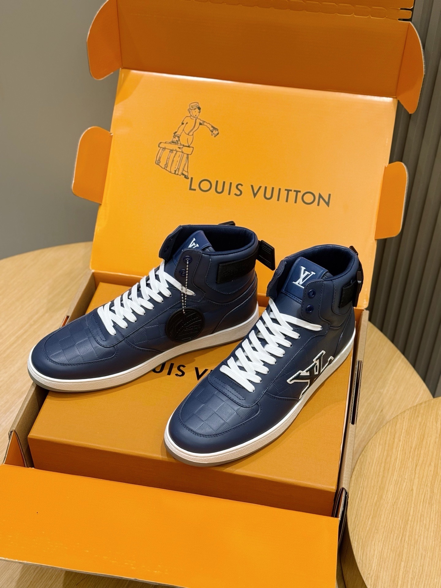 l0vis Vvtt0n high-top sneakers 02