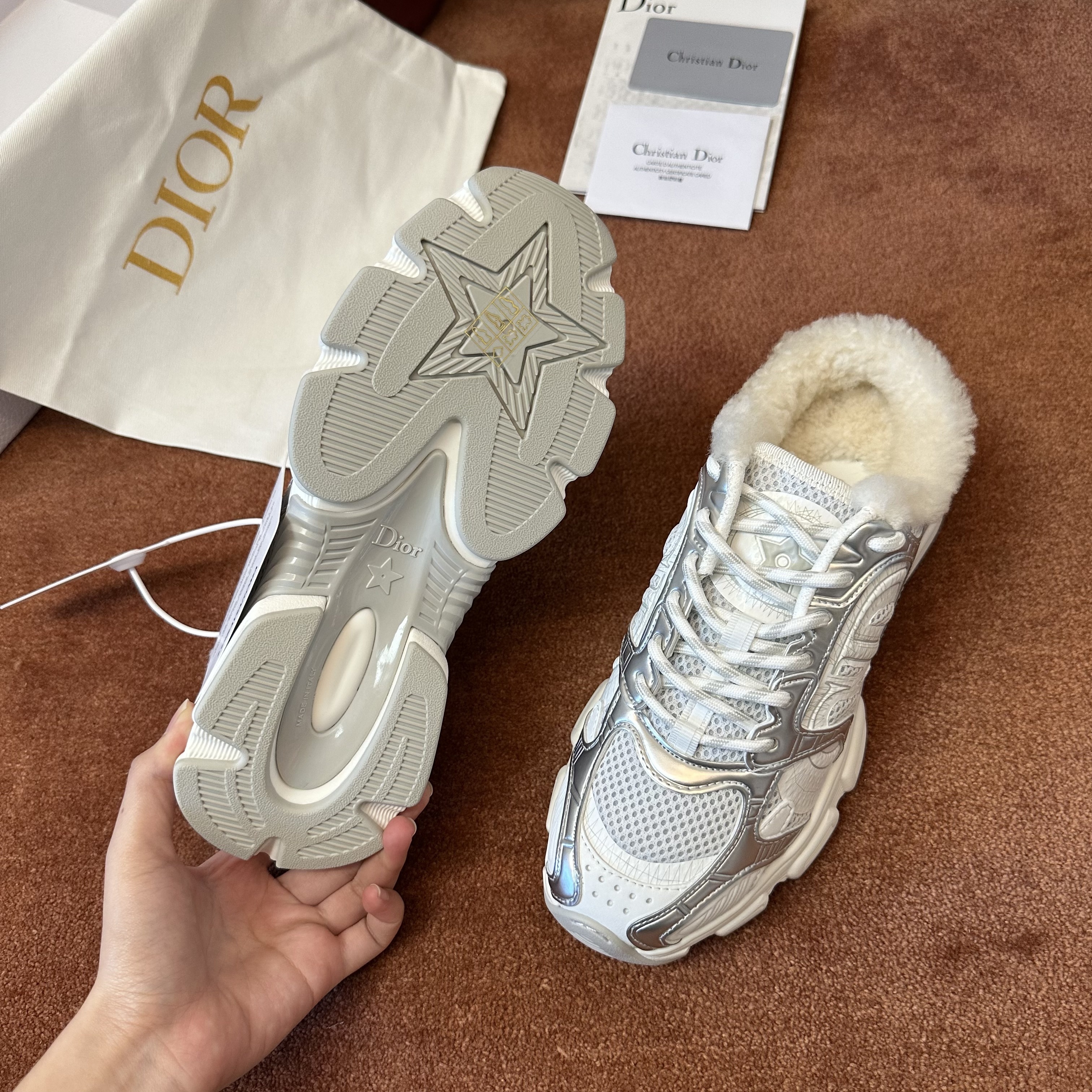 D10r low-top plush sneakers 05