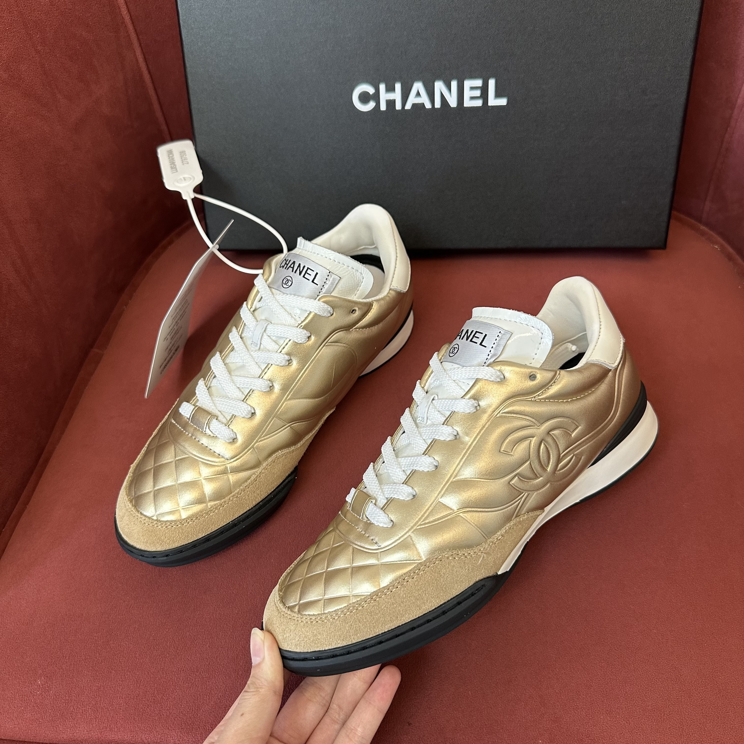 Ch**el sneaker 03