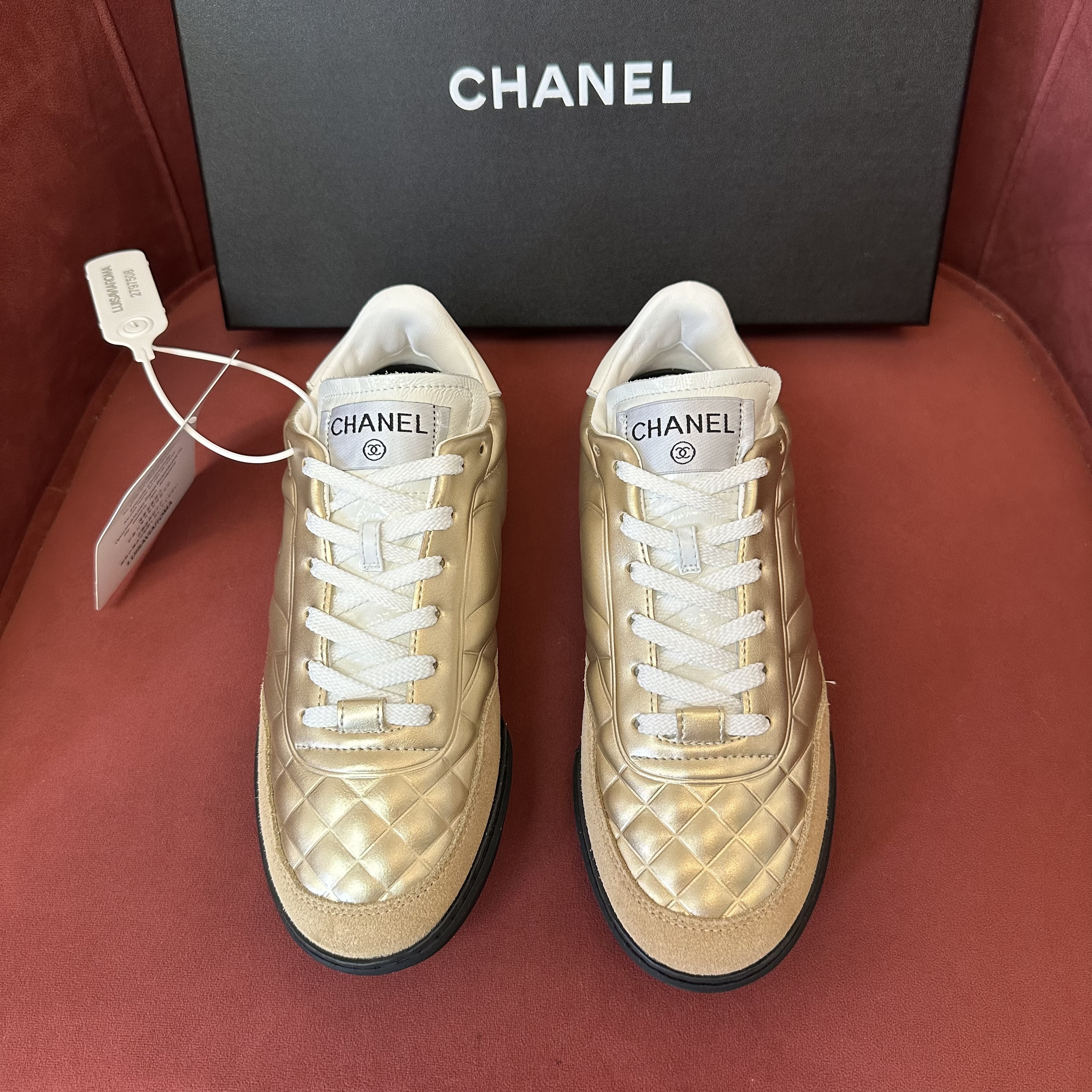 Ch**el sneaker 03